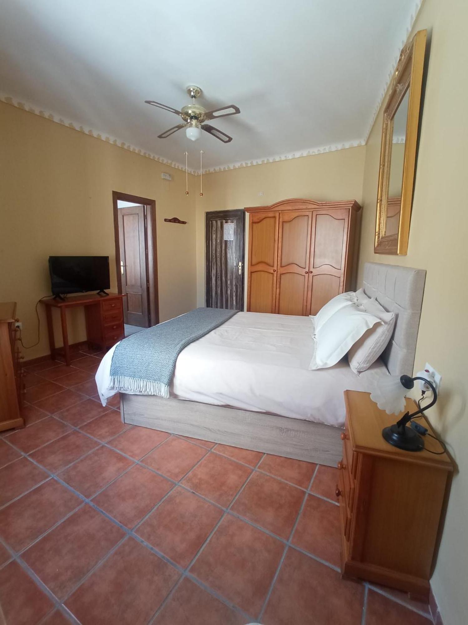 Hostal R-Conecta Cuevas De San Marcos Kültér fotó